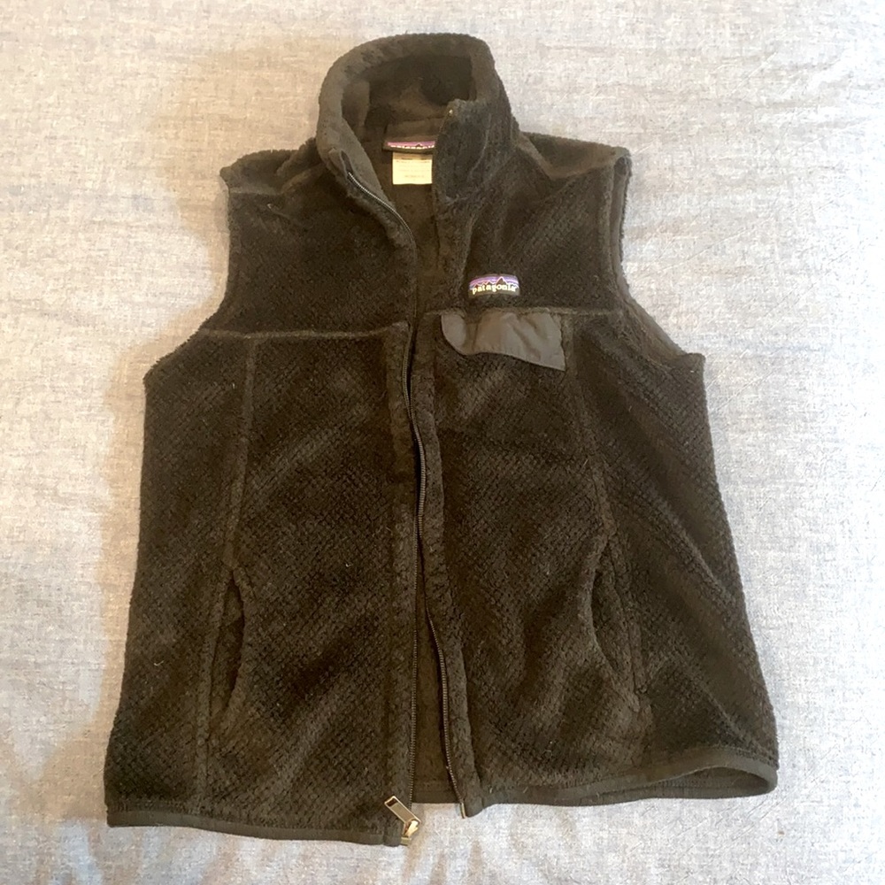 Black fleece Patagonia vest